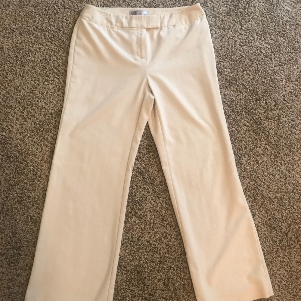 Womens Nine West beigh Petite pants.